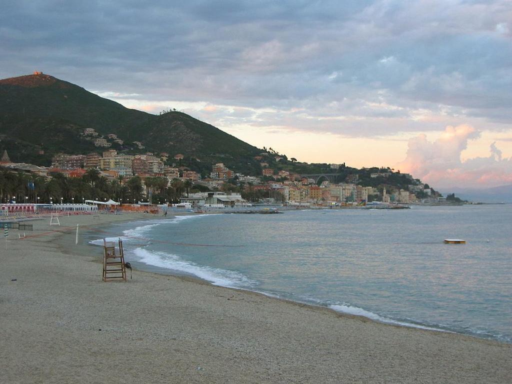 Quiete Ad Un Passo Dal Mare Apartment Albisola Superiore Exterior photo